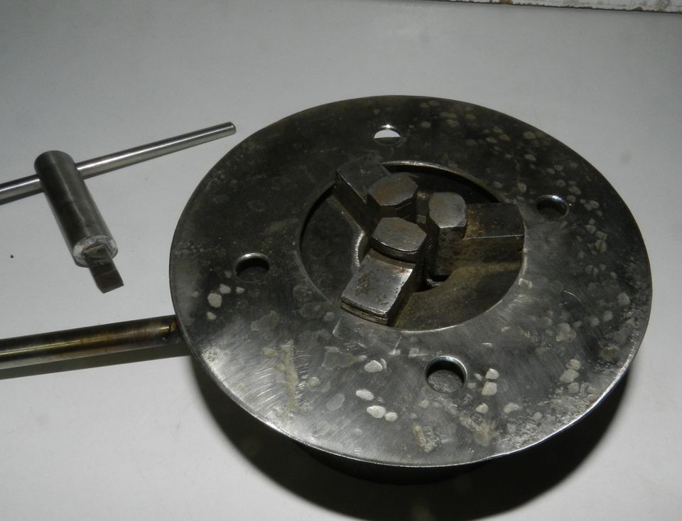 Bohrmaschinen-Schraubstock für runde Teile (Dreibackenfutter ) in Andechs
