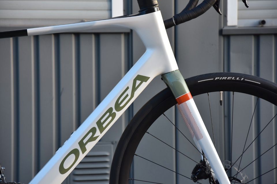 E-Rennrad ORBEA GAIN M30i - Gr.XL - white chic/metallic green artichoke - 2023, NEU! UVP €6299,- in Hilzingen