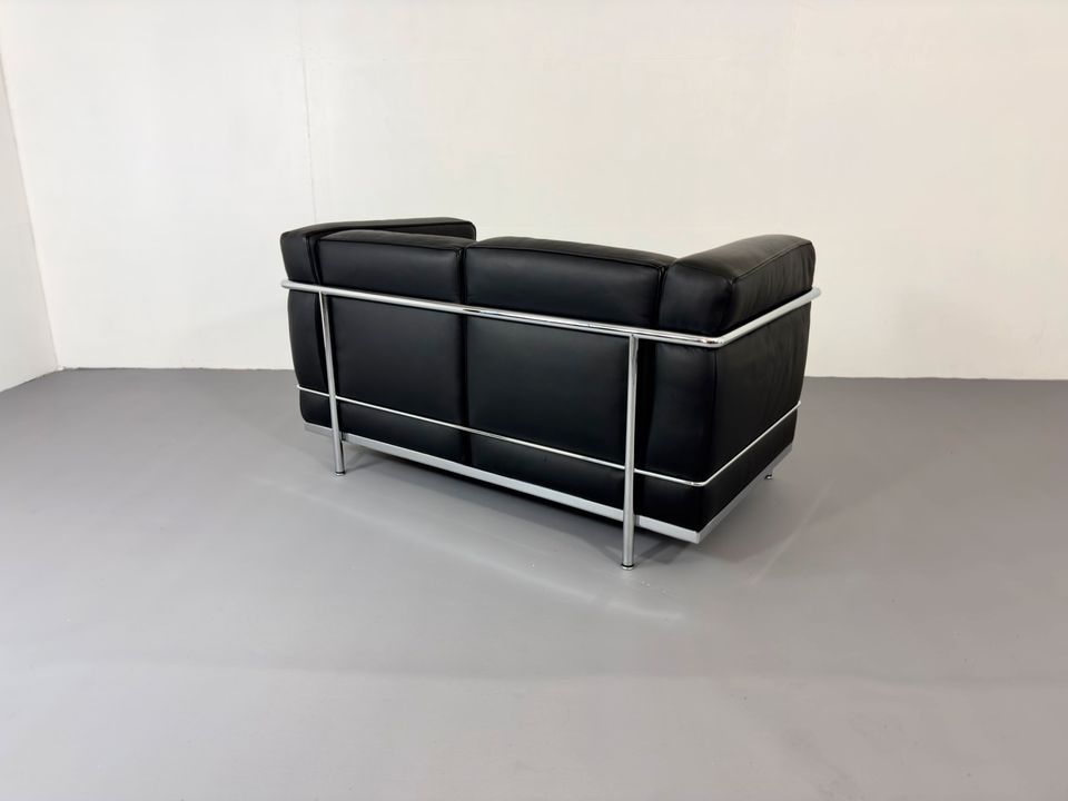 TOP Cassina LC2 Le Corbusier Sofa 2 Sitzer Schwarz Chrom Leder in Baesweiler