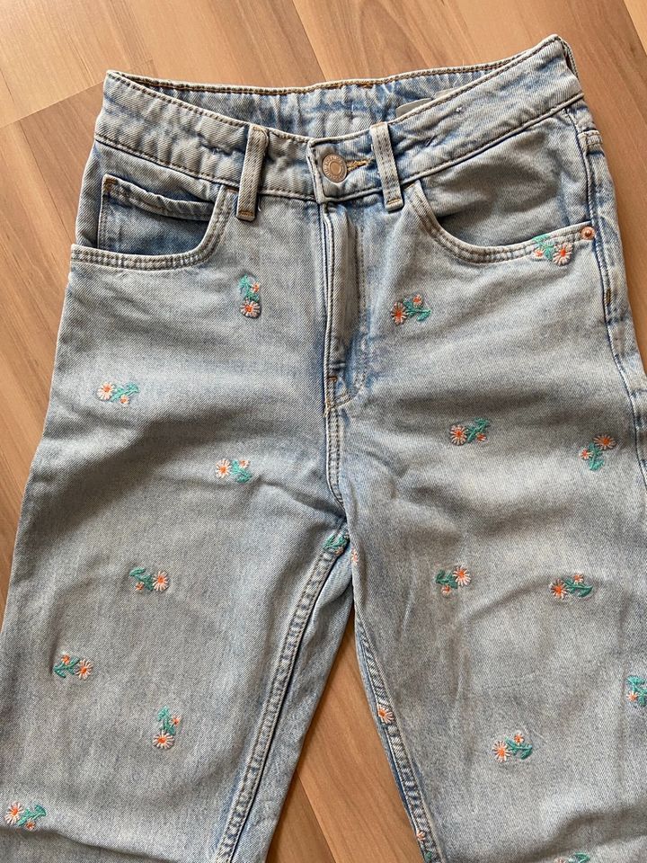 H&M Jeans Hose mom fit Gr.134 in Erbach