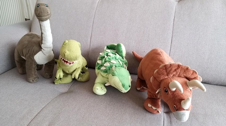 4 Dinos/ Dinosaurier in Selsingen