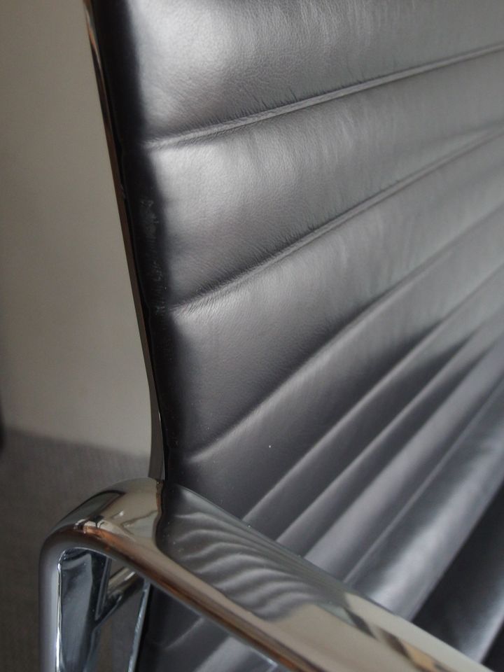 Eames Aluminium Chair, Leder, Drehstuhl, hohe Lehne, vintage in Berlin
