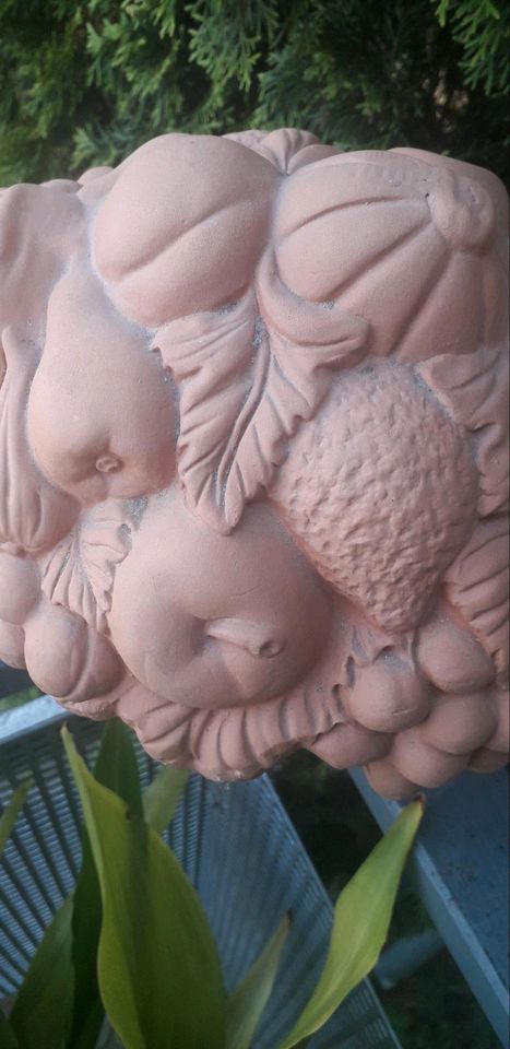 Schöner Obstkorb aus Terracotta in Röslau