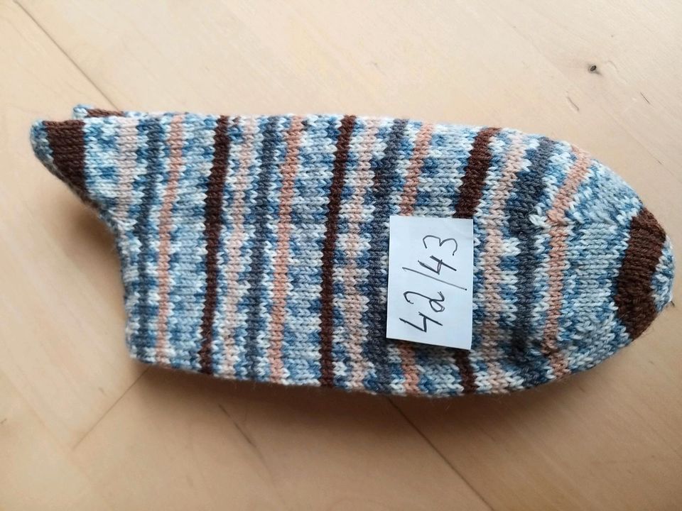 Handgestrickte Socken für Damen und Herren in Paderborn