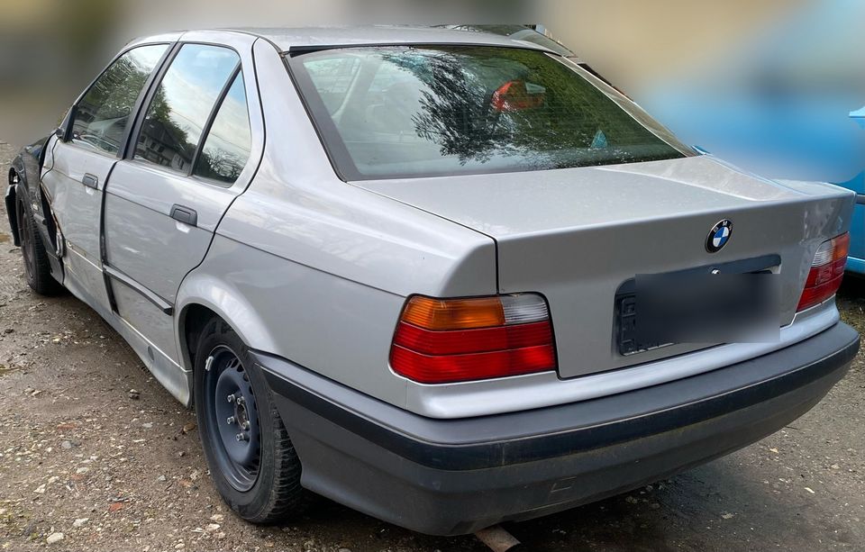 BMW E36 Limosine Unfall in Gummersbach