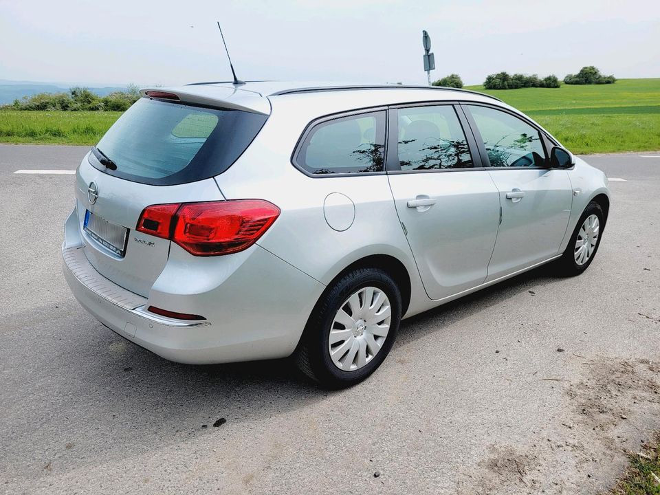 Opel Astra-J CDTI 1,6 Sports Tourer 2015 in Trierweiler