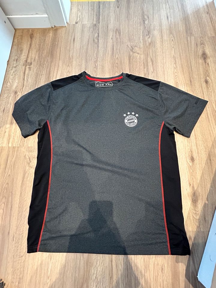 FC Bayern Trainings Shirt in Mönchengladbach
