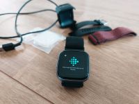 Fitbit Versa 2 SmartWatch Fitness-Uhr mit Zubehör Brandenburg - Schönwalde-Glien Vorschau