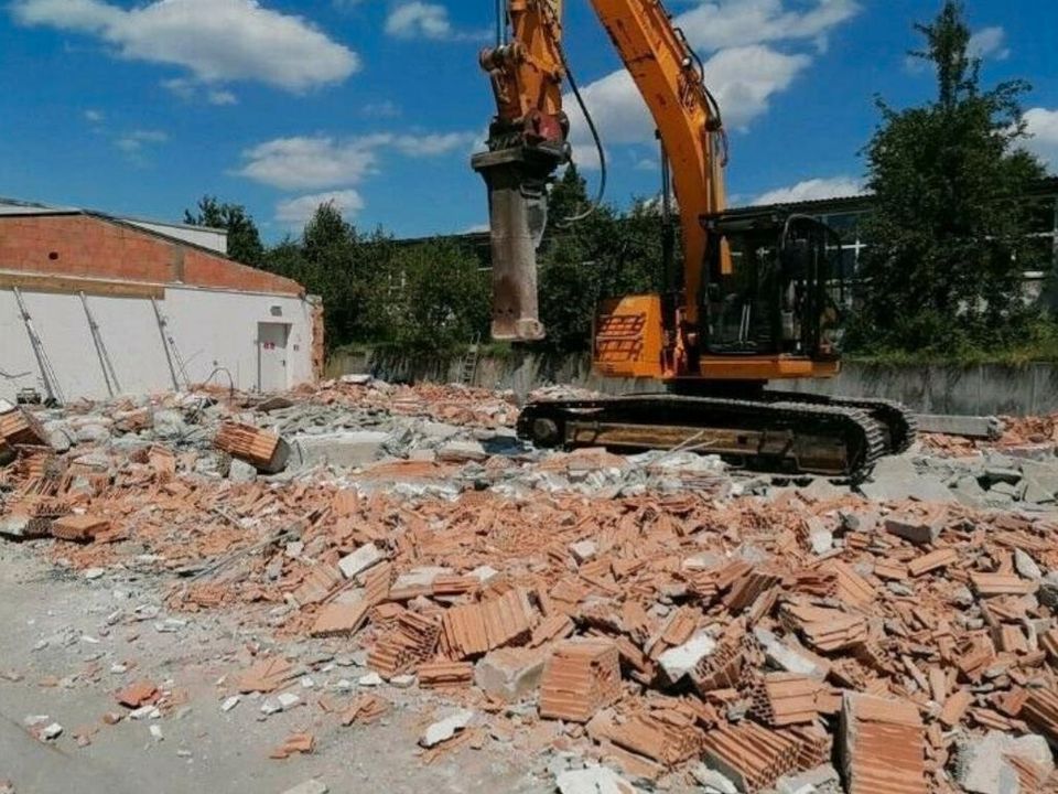 Baggerarbeiten,Baumfällungen,Abbrucharbeiten,Abriss,Pflastern in Hollfeld