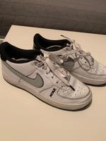 NIKE AIR Sneaker Schuhe Gr. 40 München - Ramersdorf-Perlach Vorschau