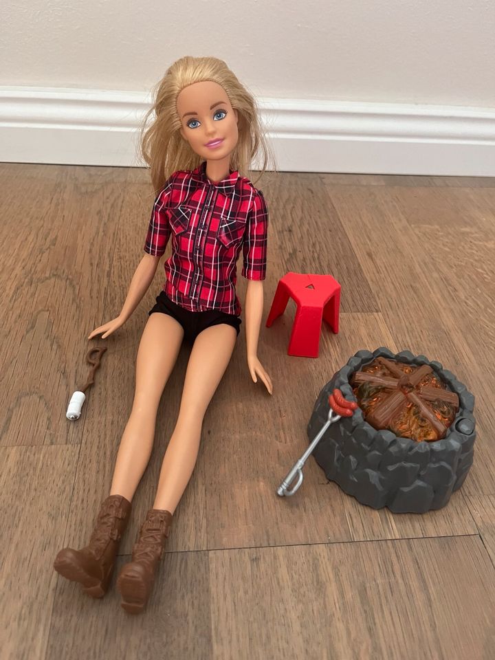 Barbie Mattel FDB44 - Lagerfeuer Set Puppe blond in Stahnsdorf