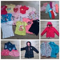 Kleiderpaket Mädchen 98, 33 Teile, T-Shirts, kurze Hosen, Jacken Thüringen - Schalkau Vorschau