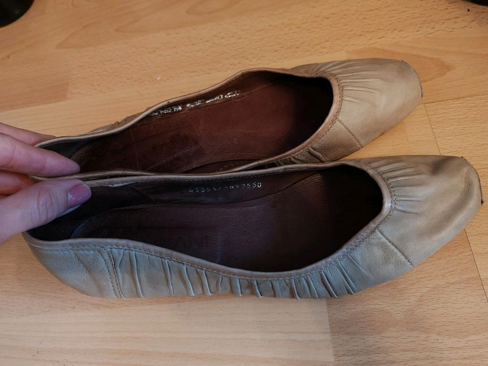 Ballerina Leder-Schuhe in Mainaschaff