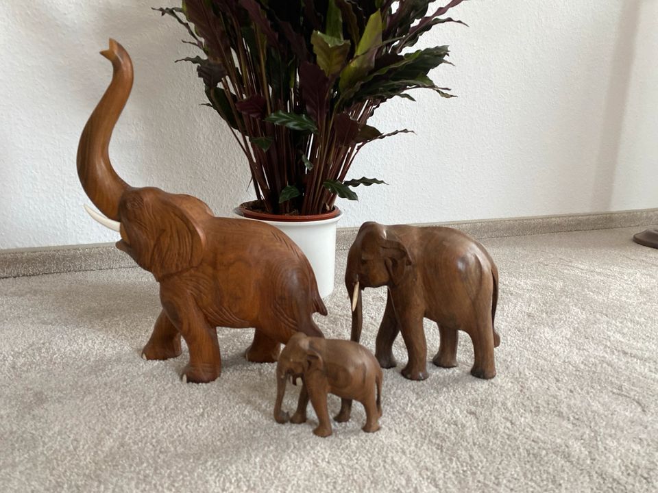 Elefanten aus Holz verschiedene Größen in Berlin