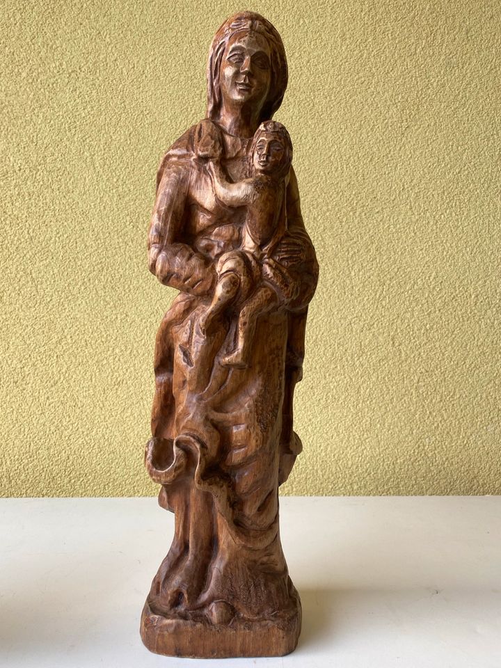 Frau, Madonna mit Kind, Maria mit Jesus, Holzfigur geschnitzt in Ellerstadt