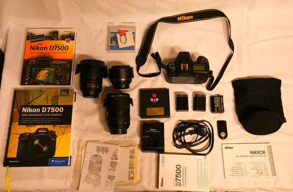 Nikon Objektive, Zubehör und Bücher Nikon 7500 (neu) in Würzburg