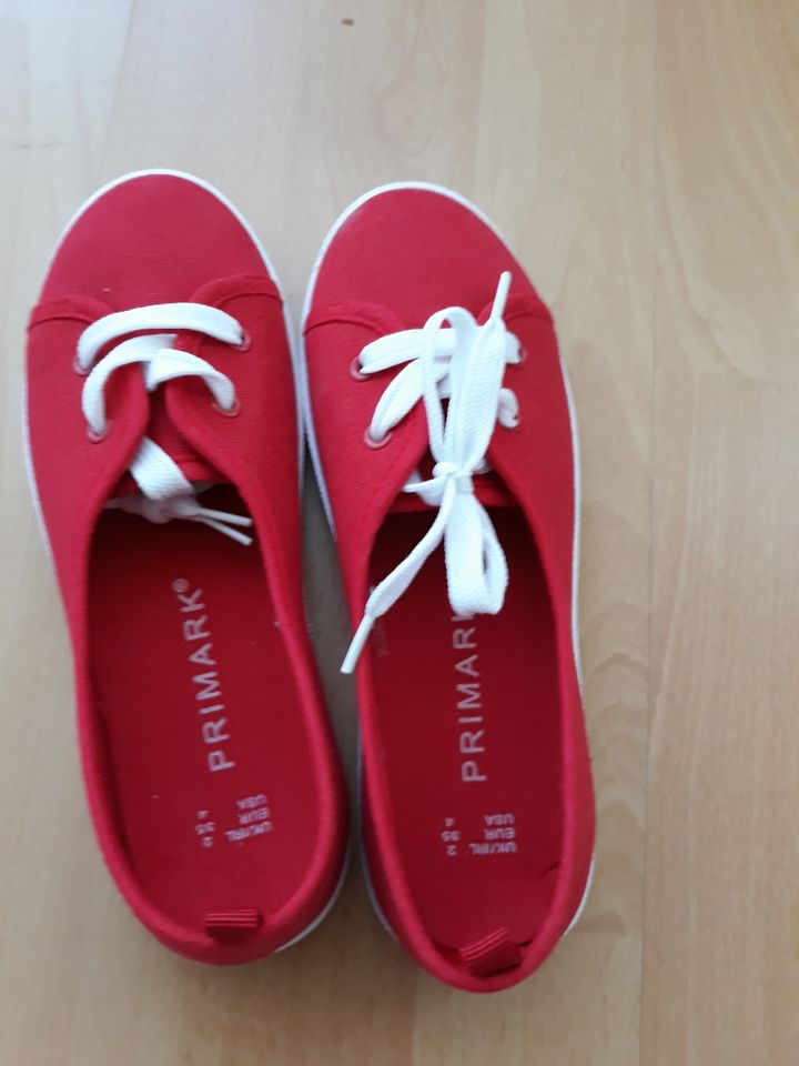 Neue SLIPPER FÜR MÄDCHEN, Gr.34 in Freiburg im Breisgau