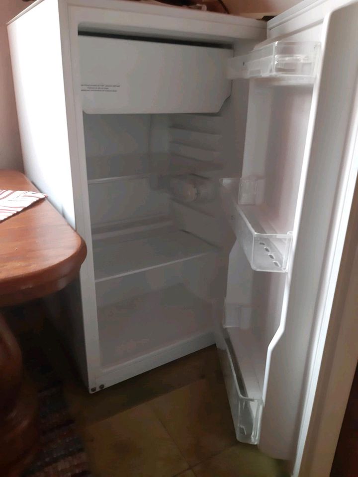 Kleiner Kühlschrank in Spay