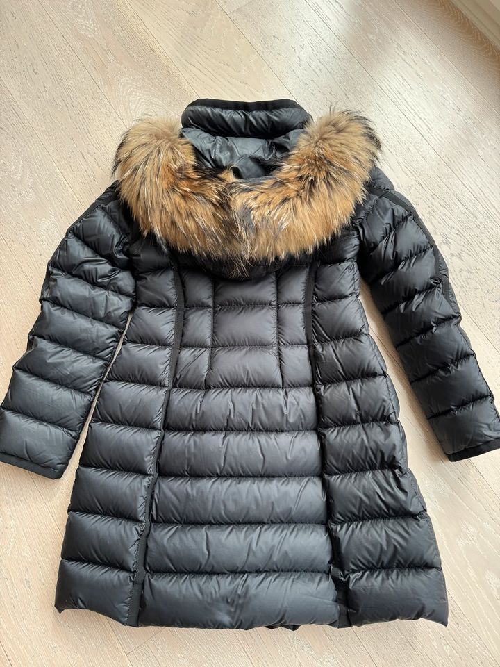 Moncler Daunenmantel Gr.3 in Düsseldorf