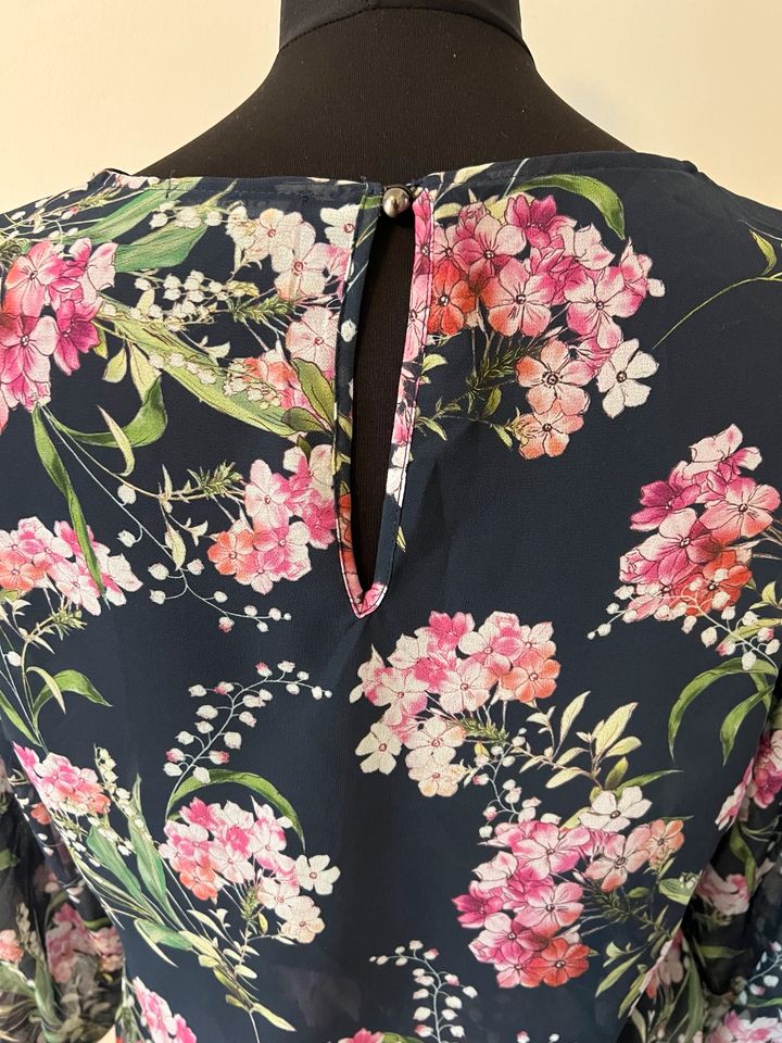 Orsay | Bluse | S | dunkelblau mit Blumenmuster in Hamburg