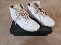 Nike Air Jordan Retro 1 Mid weiß Größe 44 Düsseldorf - Benrath Vorschau