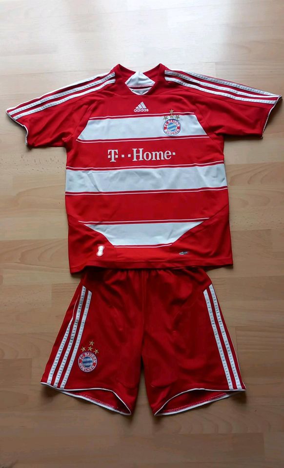 Trikot Bayern München  Größe 152 in Haßloch