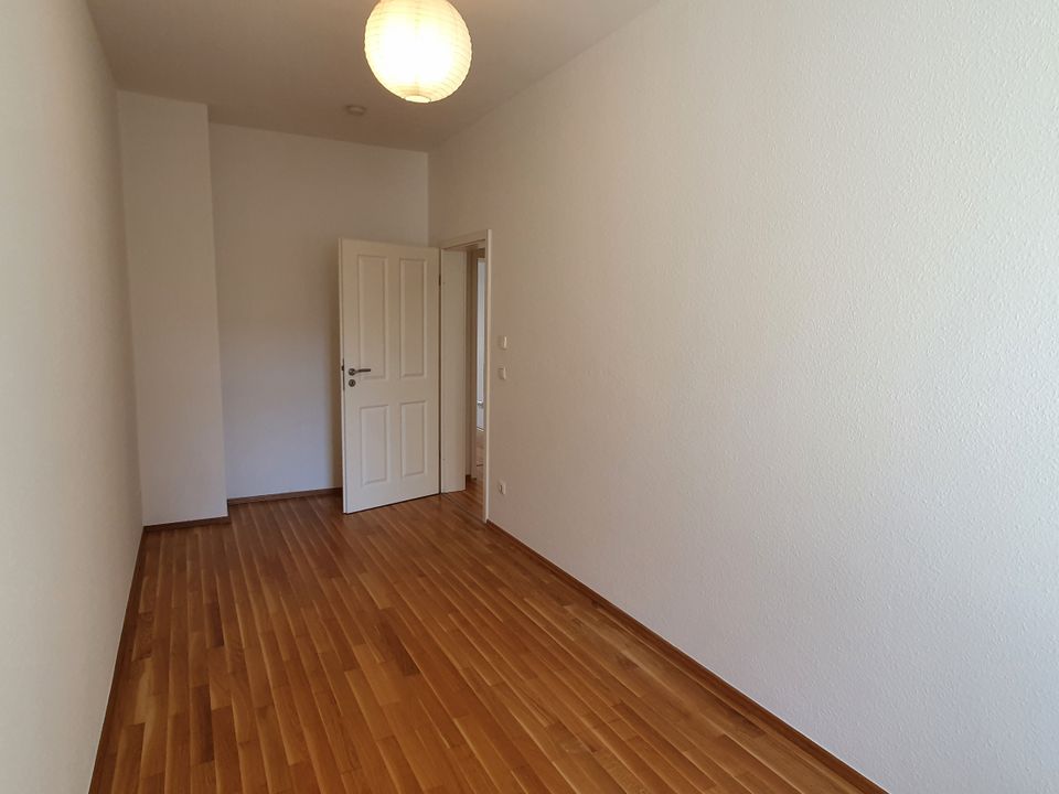 Bezugsfrei! 2 Balkone | 6 Zimmer | Fußbodenheizung in Leipzig