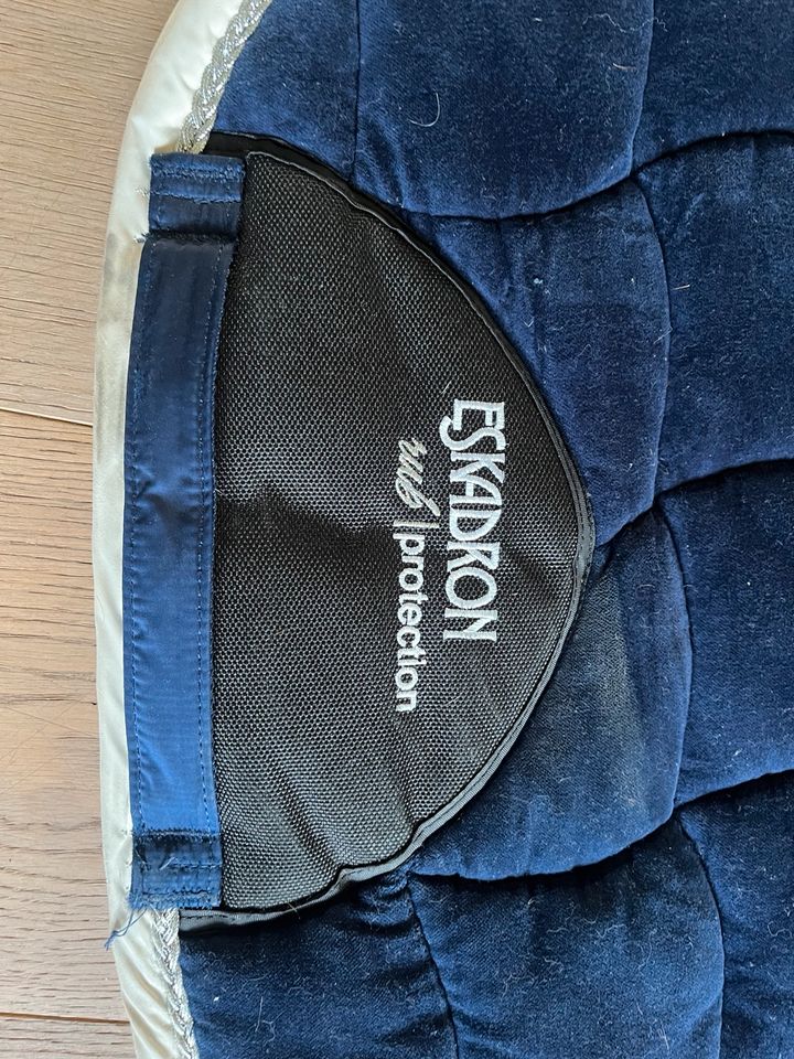 Eskadron Samtschabracke DL blau rub protection in Selk