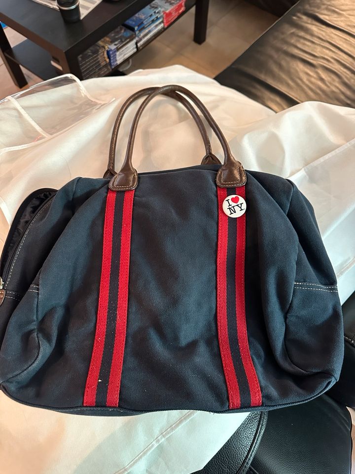 Tommy Hilfiger Handtasche in Grafschaft