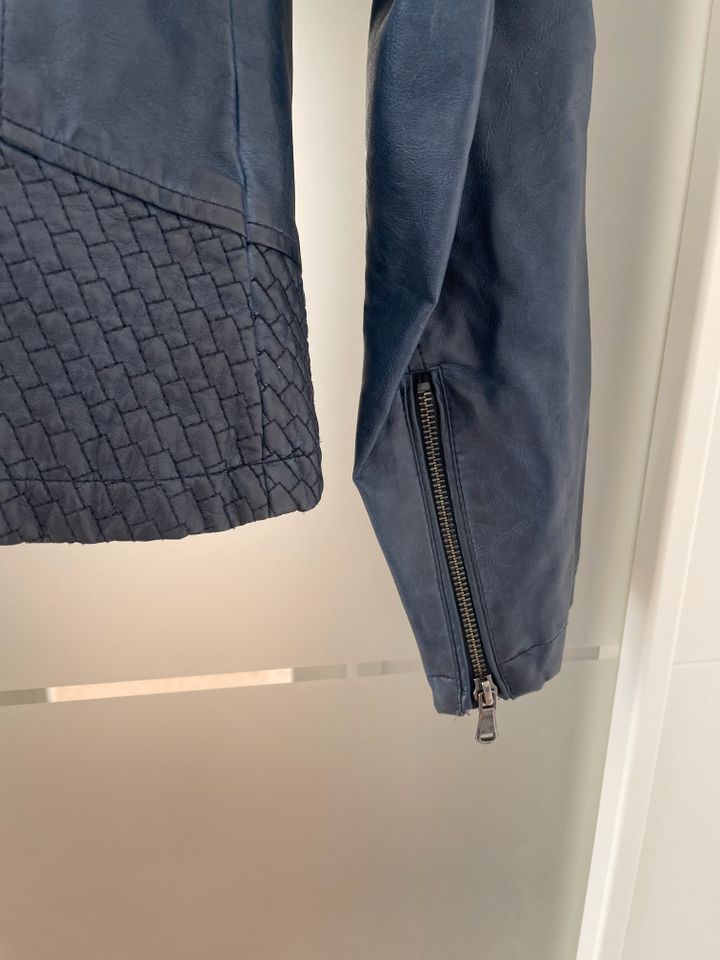 Kunstlederjacke Bikerjacke Gr. S blau Lederjacke Promod in Aumühle bei Hamburg