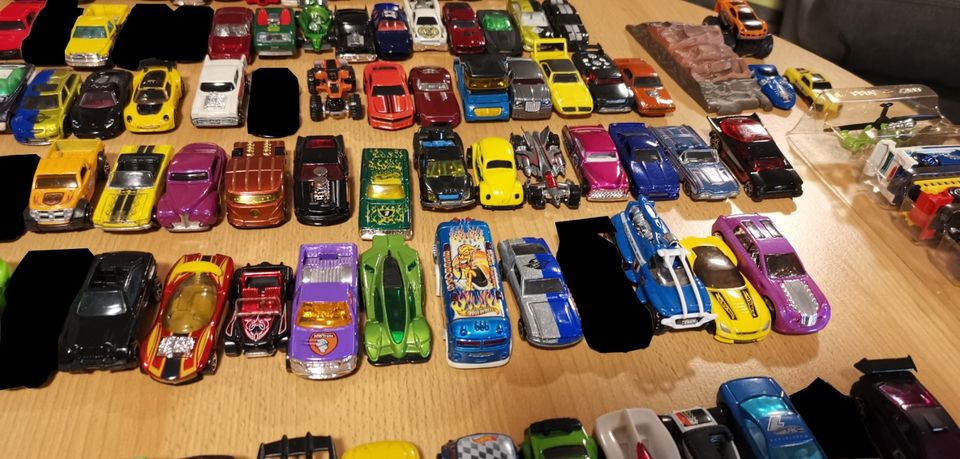 HotWheels Spielzeugauto Sammlung (Modelle Anfang 2000er) | 129 St in Bremerhaven