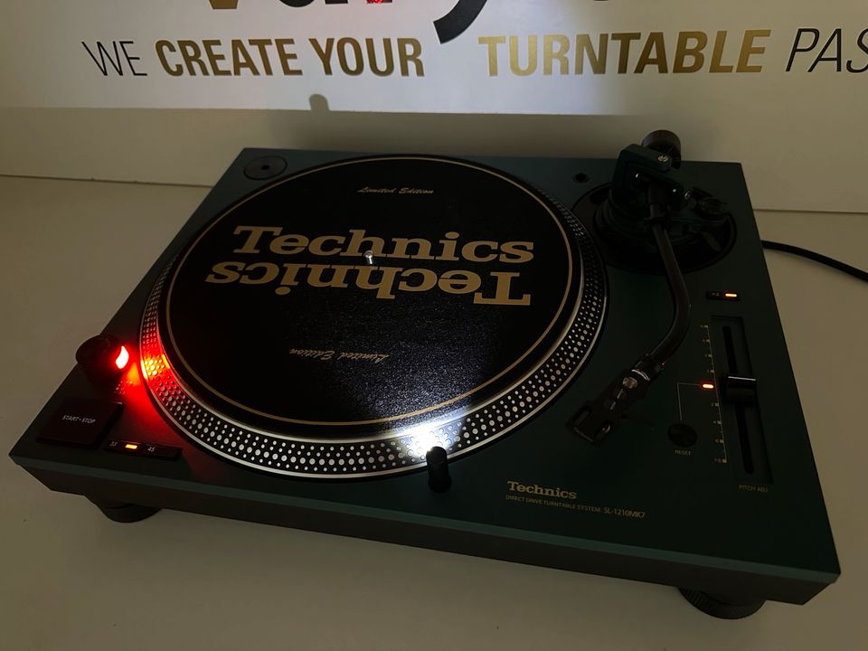 Technics SL-1210 MK7 Royal Edition - NEU & OVP inkl. Abdeckhaube in Rhede