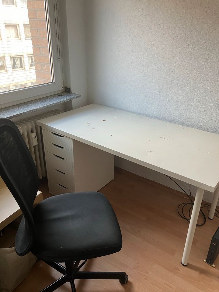 Hitachi Fernseher, Bett, Schreibtisch und mehr in Köln