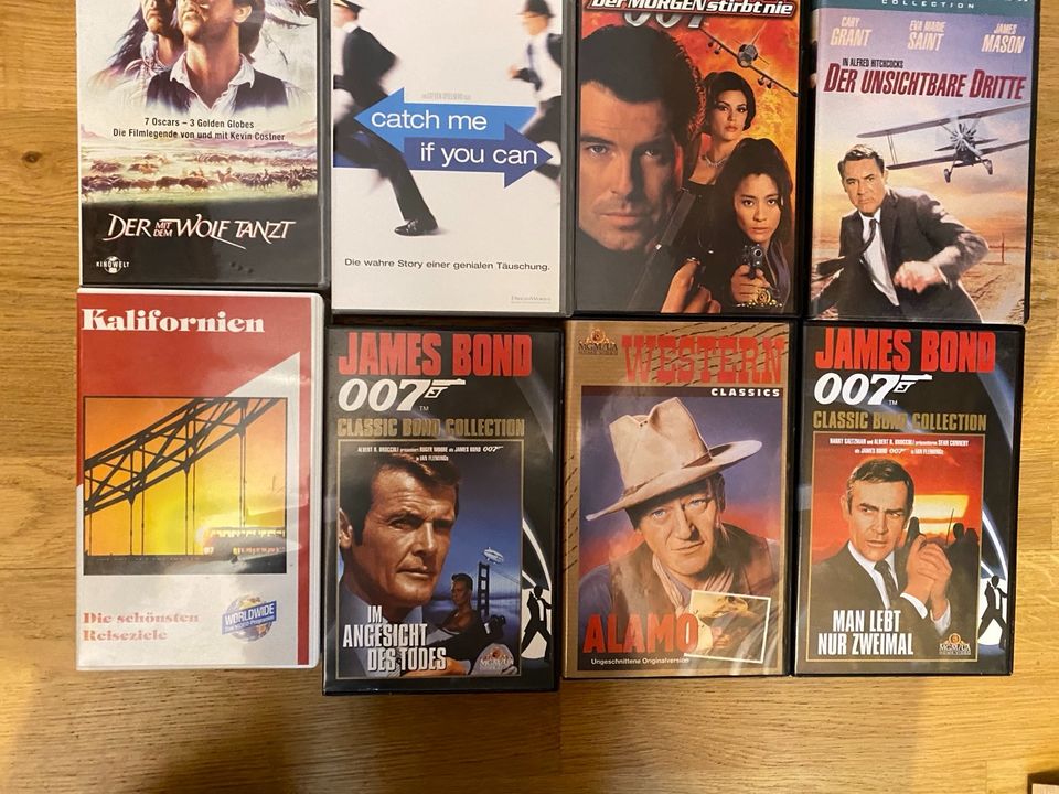 VHS Kassetten, Video, z.B. James Bond, Western, Titanic in Offenbach