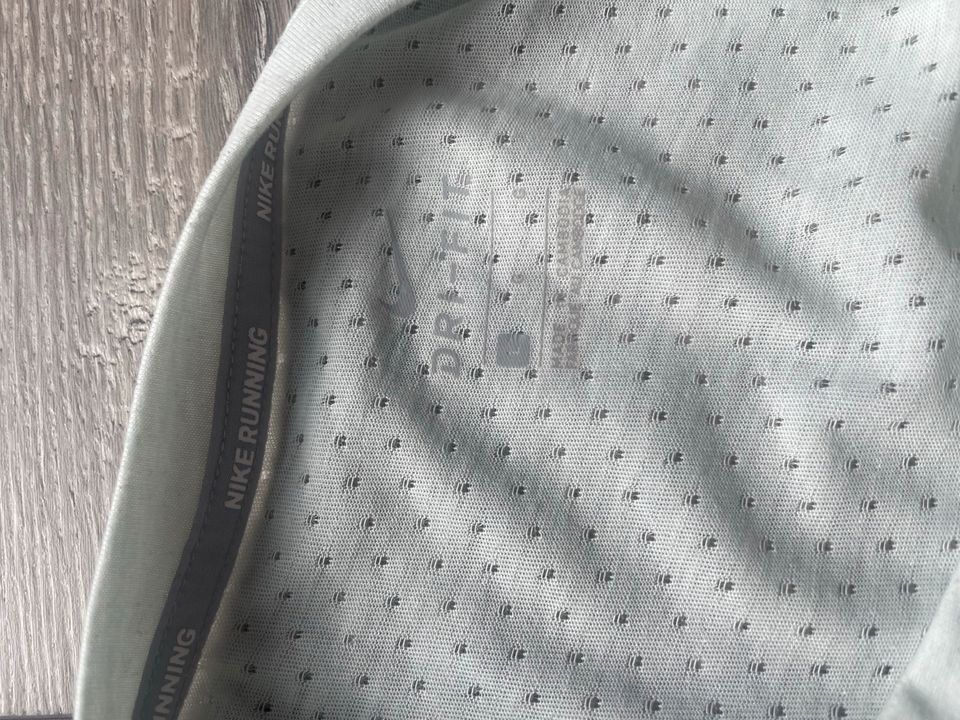 Nike Dry Fit Tshirt Damen Mint L in Düsseldorf