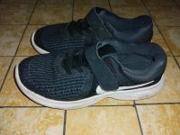 NIKE Sneakers Gr 31 schwarz atmungsaktiv Sportschuhe Düsseldorf - Rath Vorschau