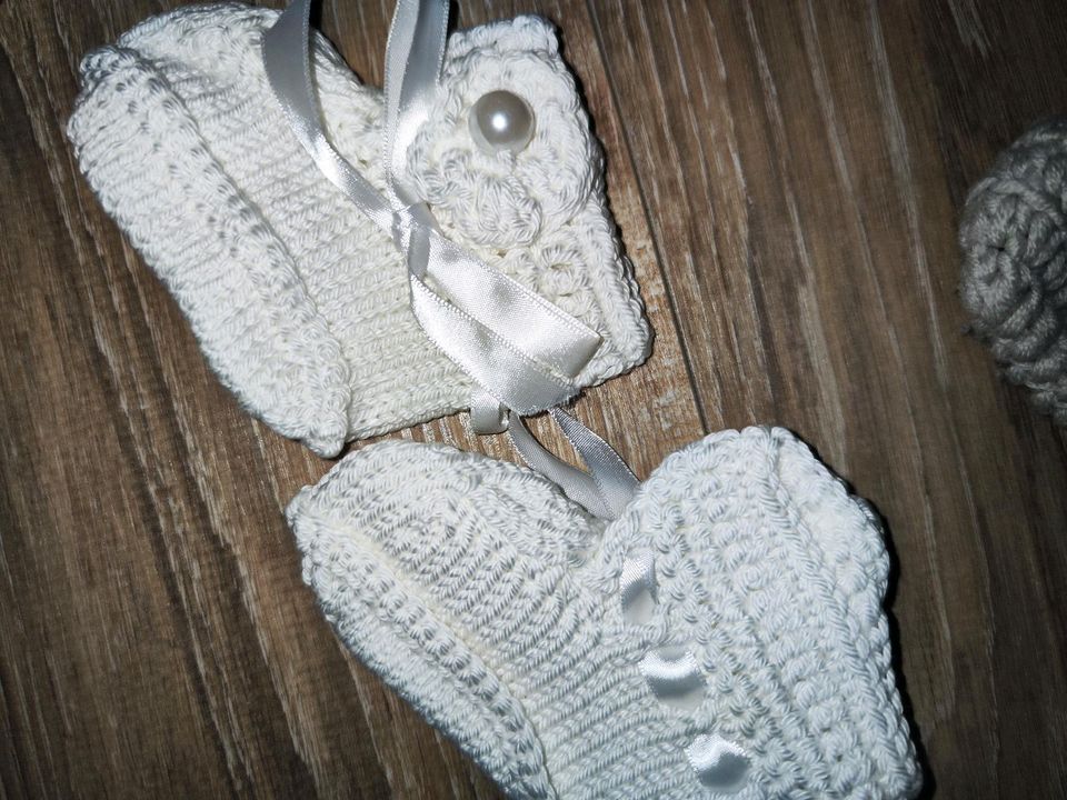 Stricksöckchen Strickschuhe Baby in Stollberg