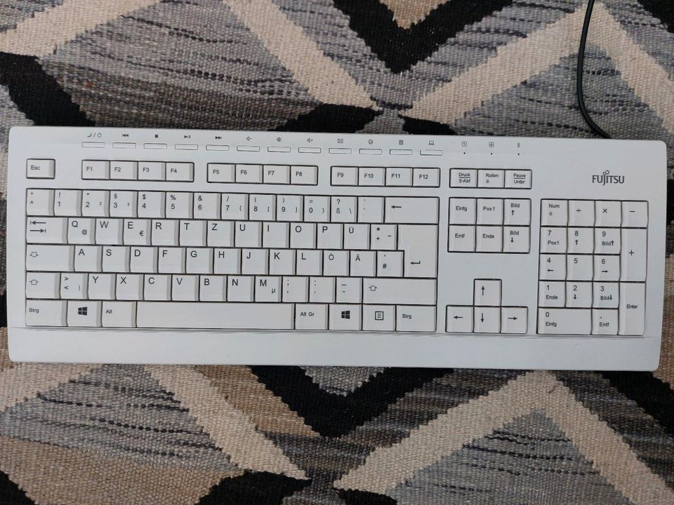 Fujitsu Tastatur KB521 DE in Bochum