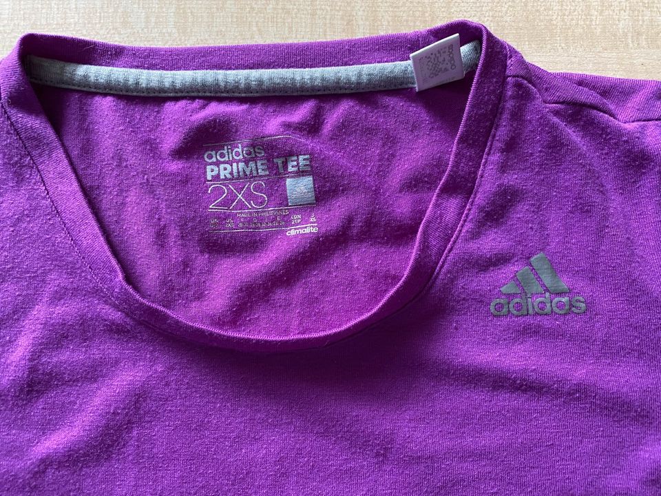 Damen Shirt von Adidas Gr XS in lila in Solms