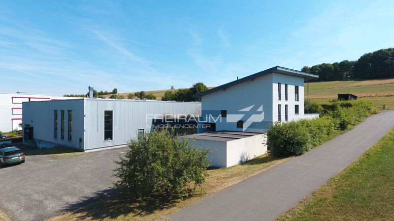 FREIRAUM4 +++ Großzügige Gewerbehalle mit modernem Bürotrakt in erstklassiger Lage von Freudenberg! in Freudenberg