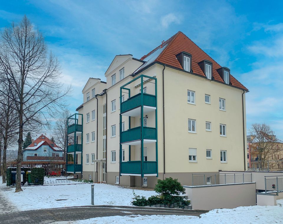 Lindenpark in Dresden-Laubegast: Ruhige Drei-Zimmer-Wohnung mit Balkon in direkter Elbnähe in Dresden