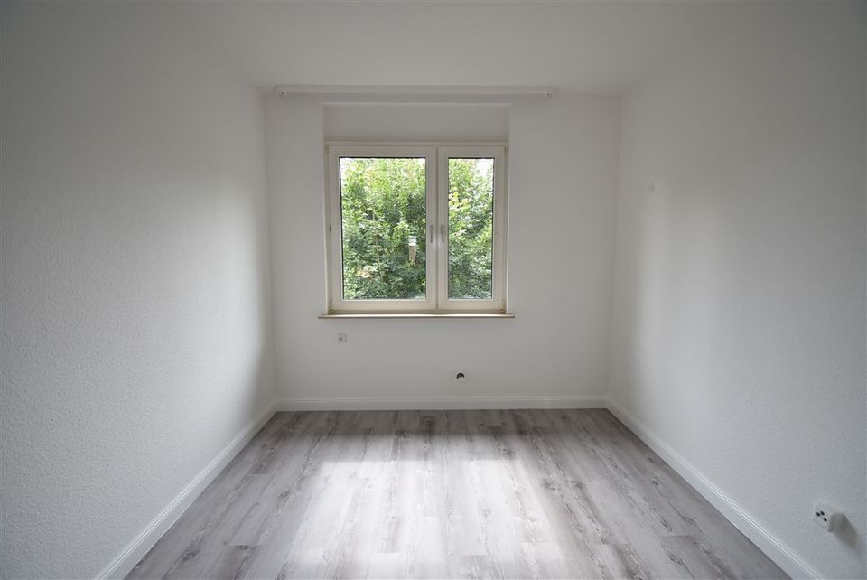 D-Hassels! Renovierte 3-Zimmer-Wohnung zu vermieten in Düsseldorf