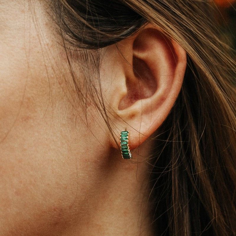 Vergoldete Ohrringe smaragdfarbene mini ohrringe conch in Datteln