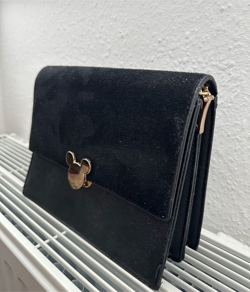 Schwarze Mickey Mouse Tasche mit goldenen Highlights in Köln