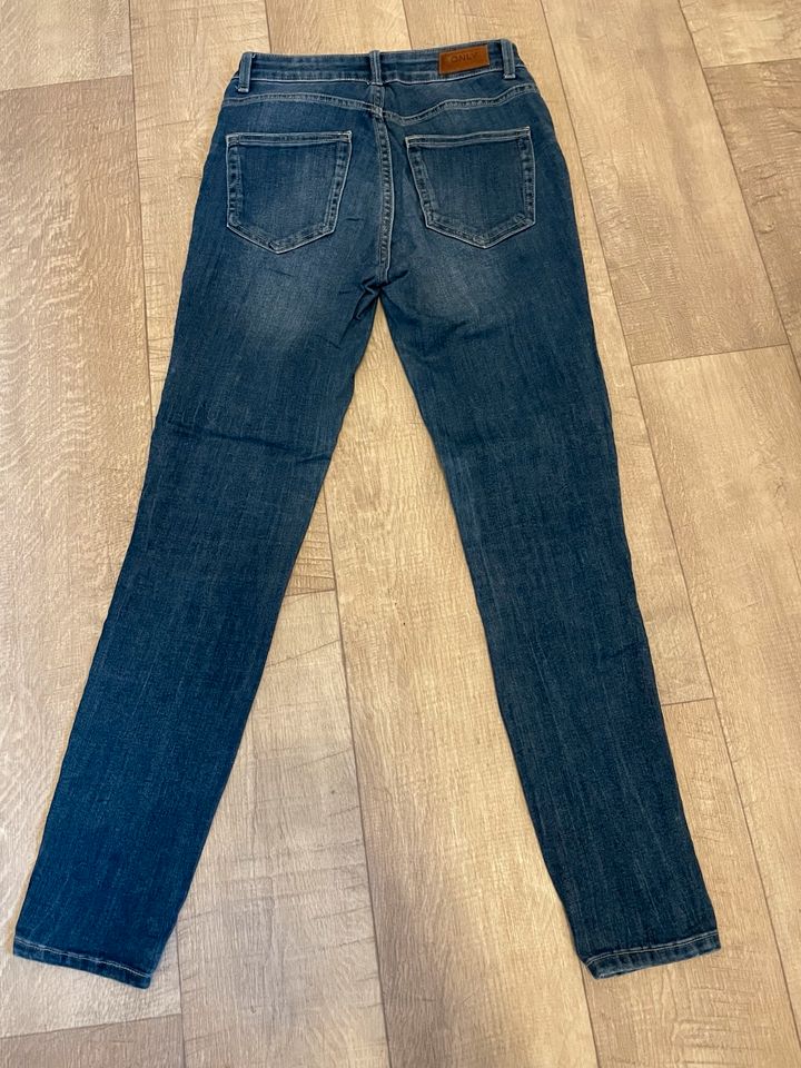 Only Jeans mit Streifen in Siegen