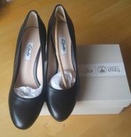 Clarks Plateau Lederpumps Schwarz Klassiker Neu! Frankfurt am Main - Westend Vorschau