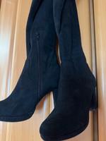 Neuwertige s.Oliver Overknee Stiefel schwarz Gr. 36 Plateausohle Hessen - Dillenburg Vorschau
