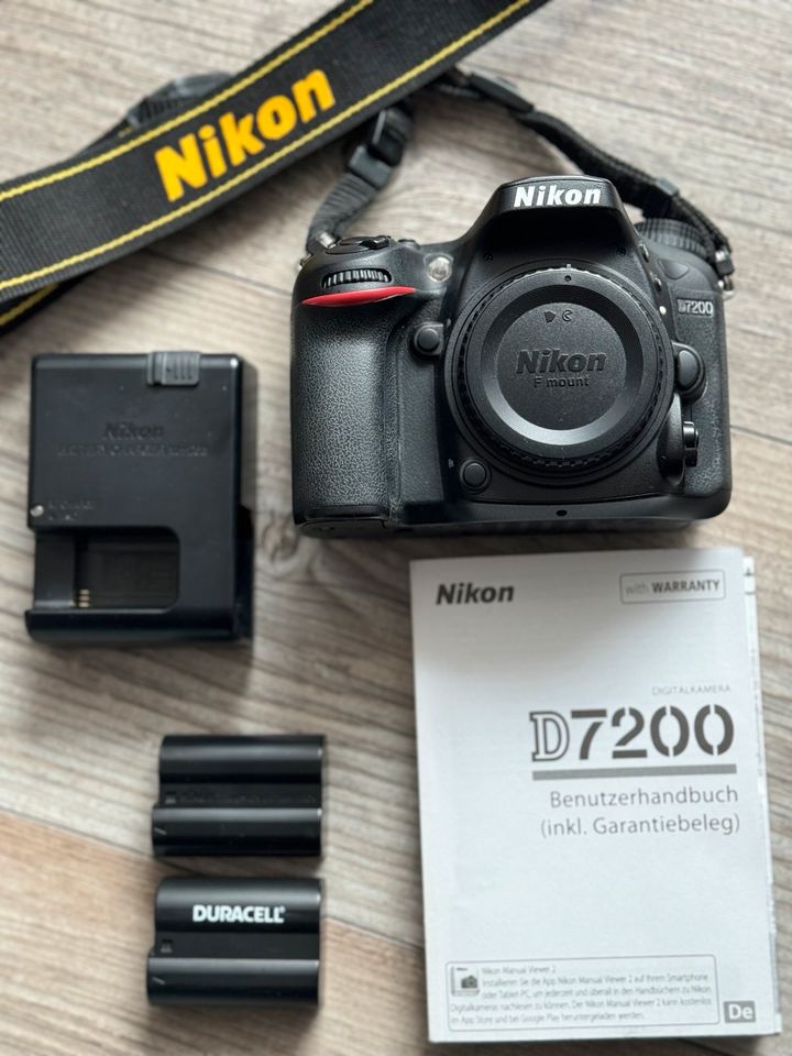 Nikon D 7200 Spiegelreflexkamera , Tasche, Ersatzakku in Berlin