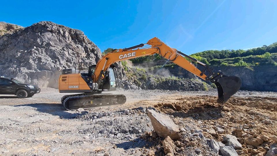 Baumaschinen Brecher Container Erdbau Bau Recyling Vermietung in Dermbach