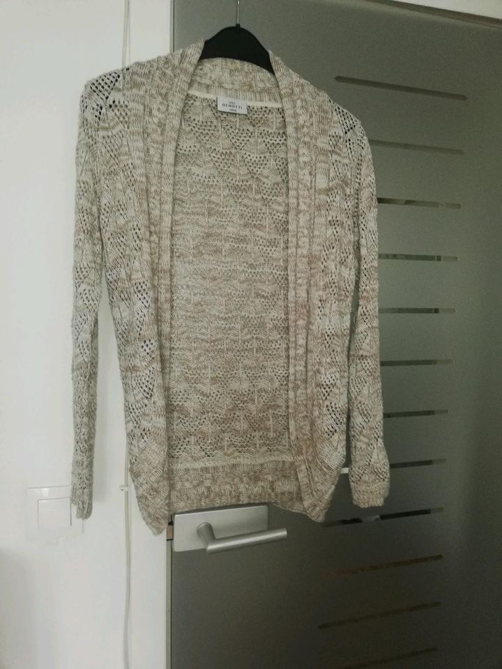 Strickjacke in Menden